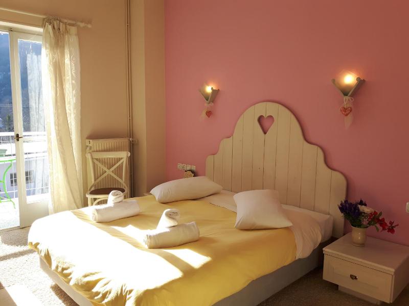Triple Room with Terrace image 3