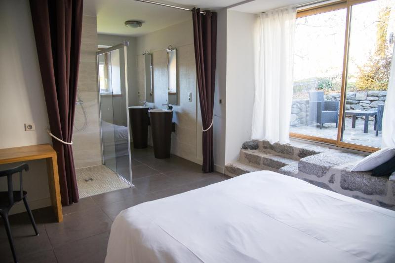Double Room with Terrace image 2