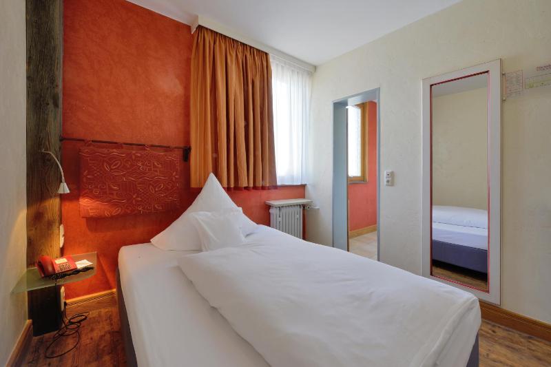 Standard Single Room image 2