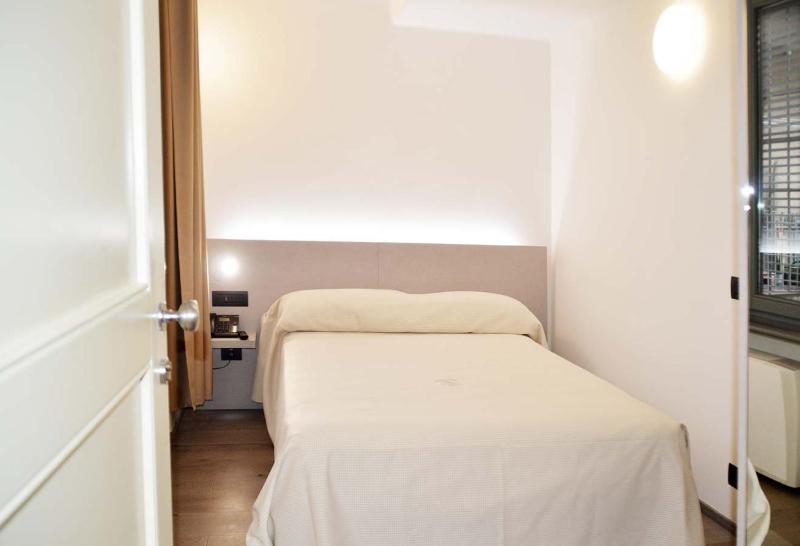 Budget Double Room image 4