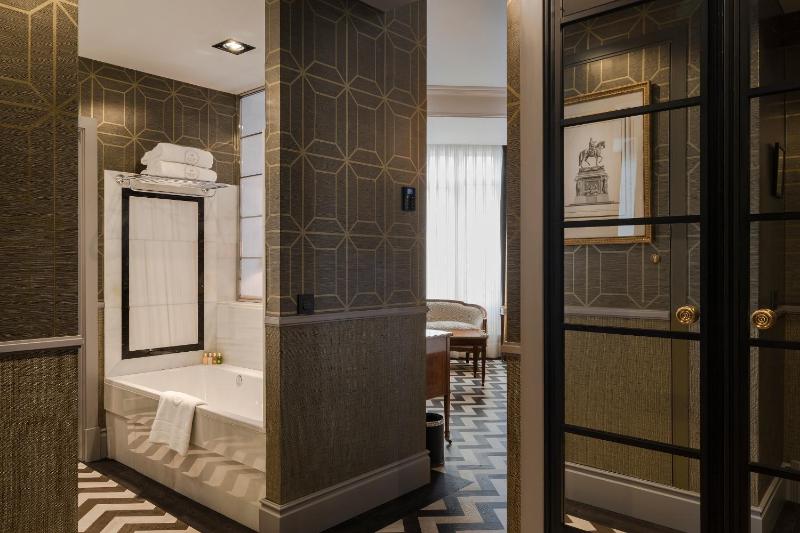 Junior Suite image 3