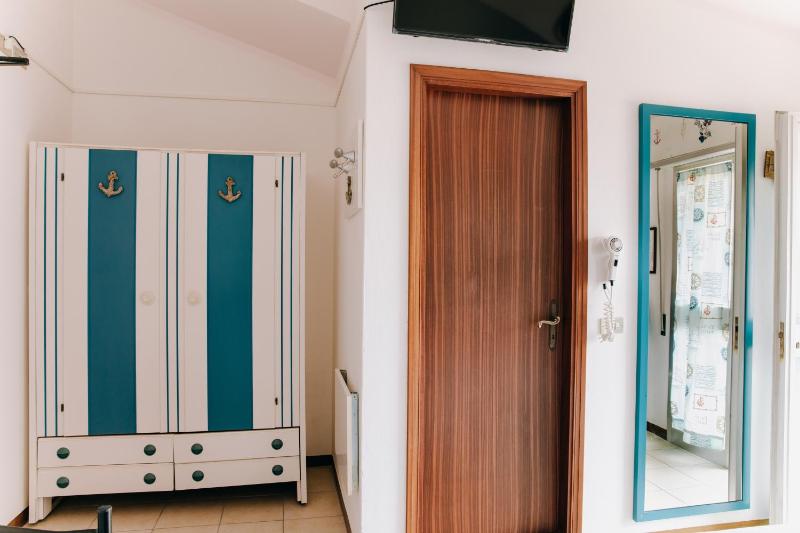 Standard Double or Twin Room image 4