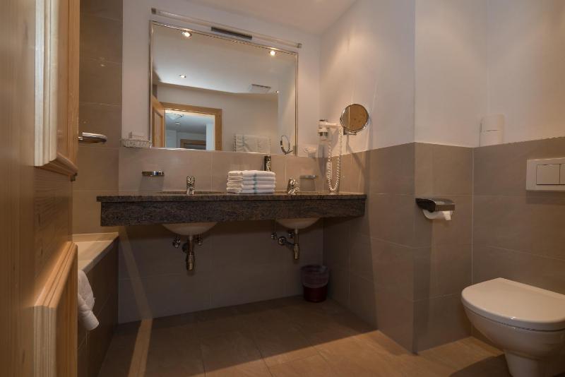 One-Bedroom Apartment image 3