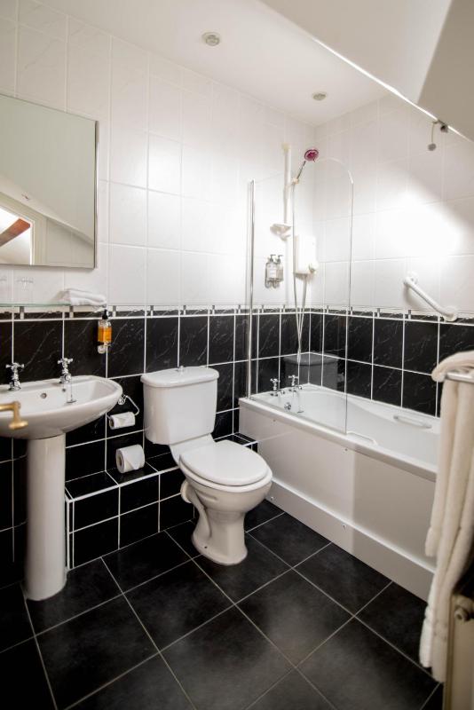 Deluxe Double Room (2 Adults + 1 Child) image 2