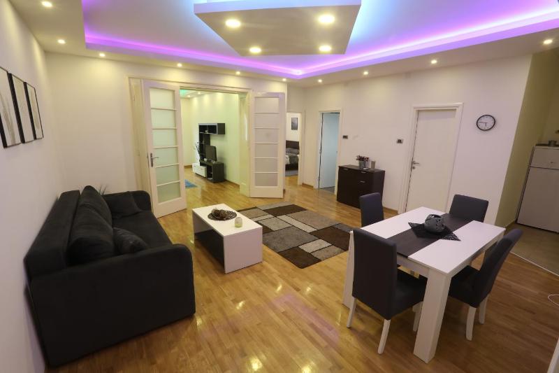 De Luxe Republic Square Apartment of 100sqm - image 7
