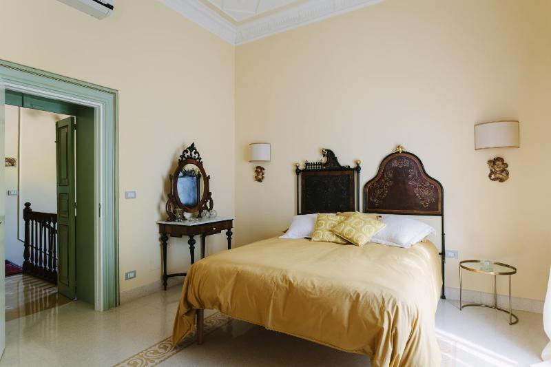 Superior King Suite image 4