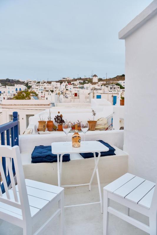 Studio Apartment with Balcony image 1