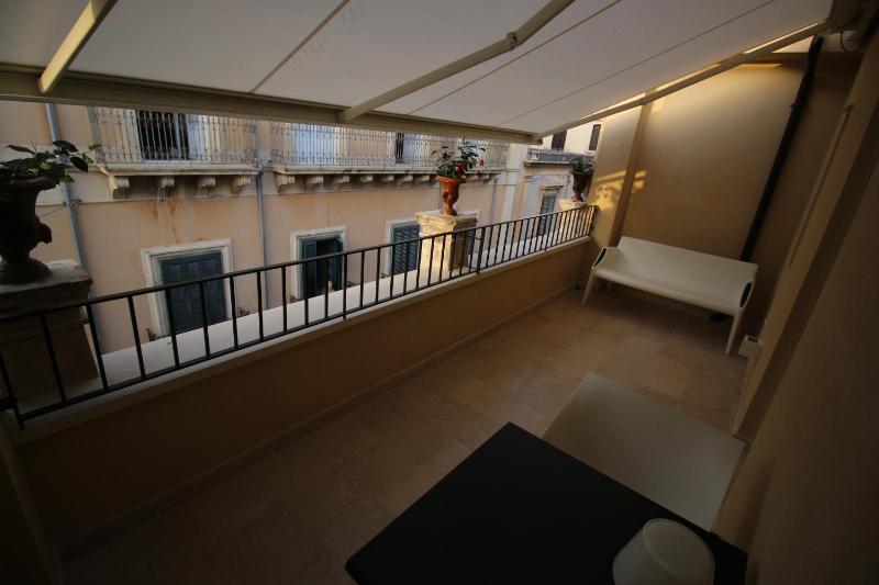 Junior Suite with Terrace image 3
