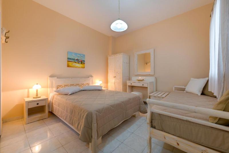 Studio (3 Adults) image 1