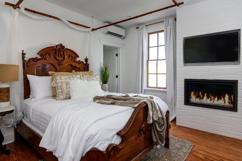 Superior Queen Room image 2
