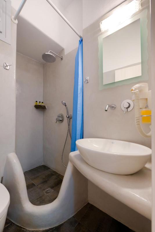 Studio (3 Adults) image 3