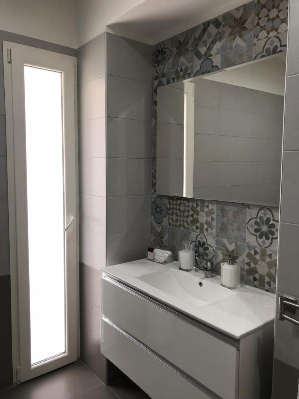 King Room image 4