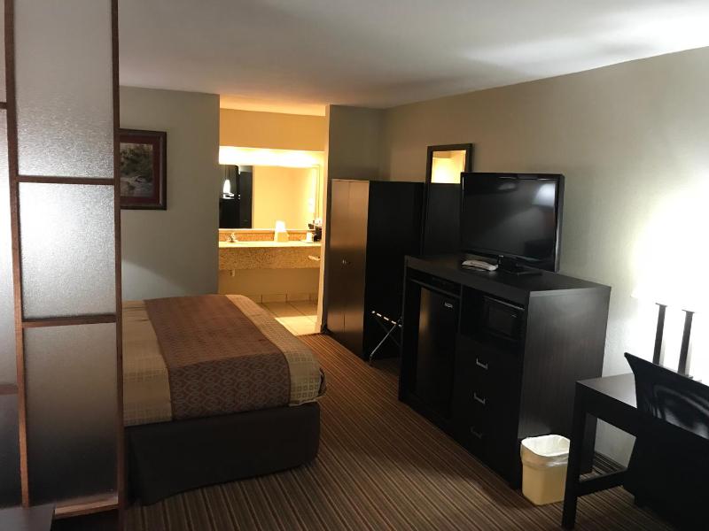 King Suite - Non-Smoking