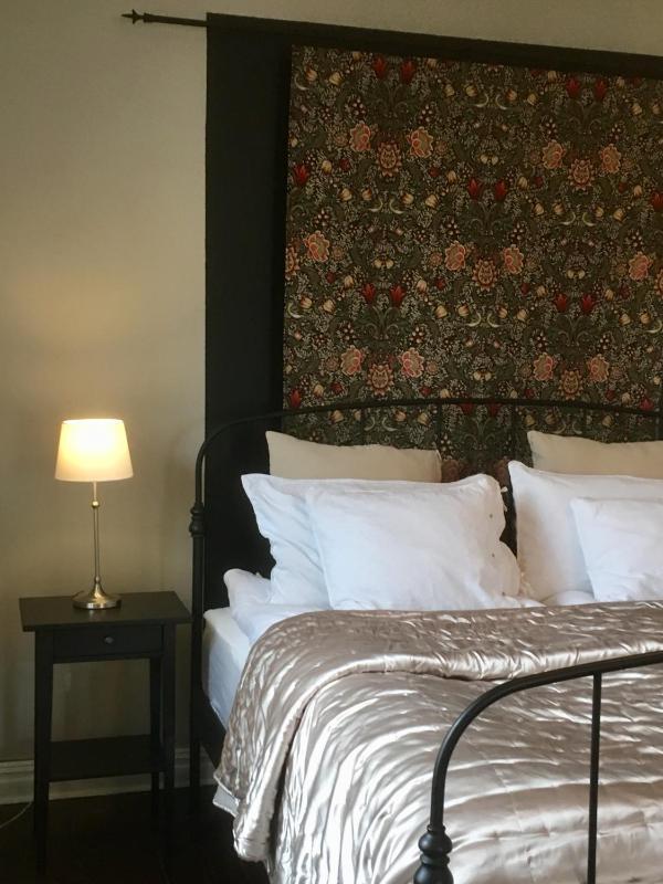Large Double Room image 2