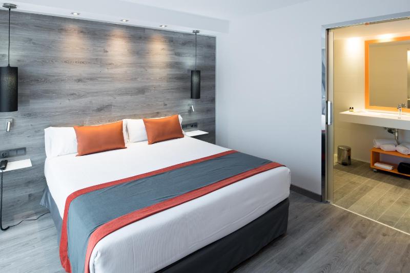 Premium Double Room with Terrace image 4