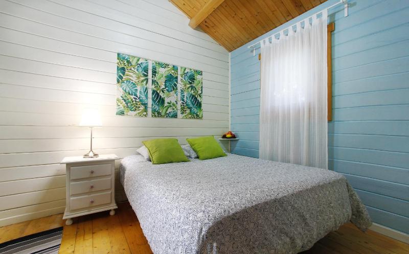 Bungalow (2 Adults and sofa bed) image 3