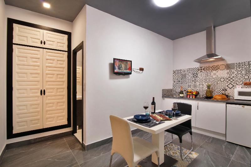 Apartment with Balcony (3 Adults) image 3