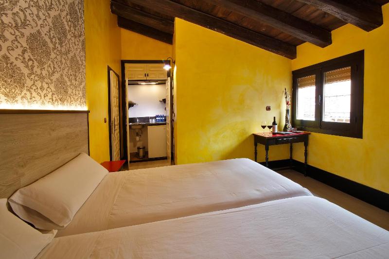 Double Room image 1