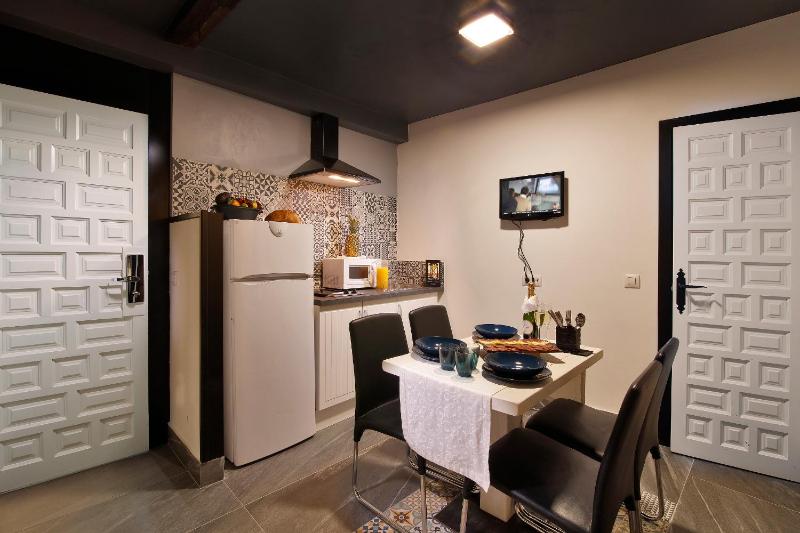 Two Bedroom apartment ( 5 Adults) image 3