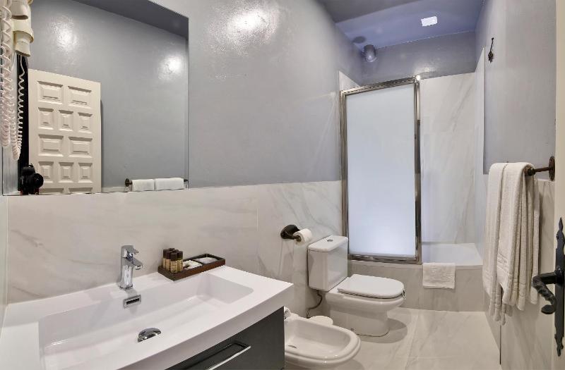 Two Bedroom apartment ( 5 Adults) image 2