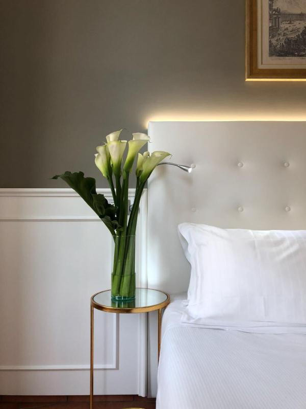 Double Room with Balcony image 4