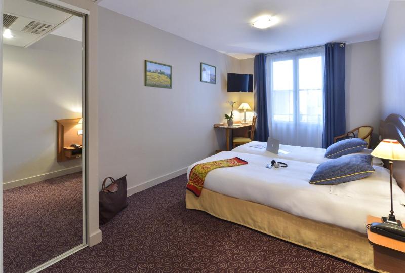 Superior Double or Twin Room image 4