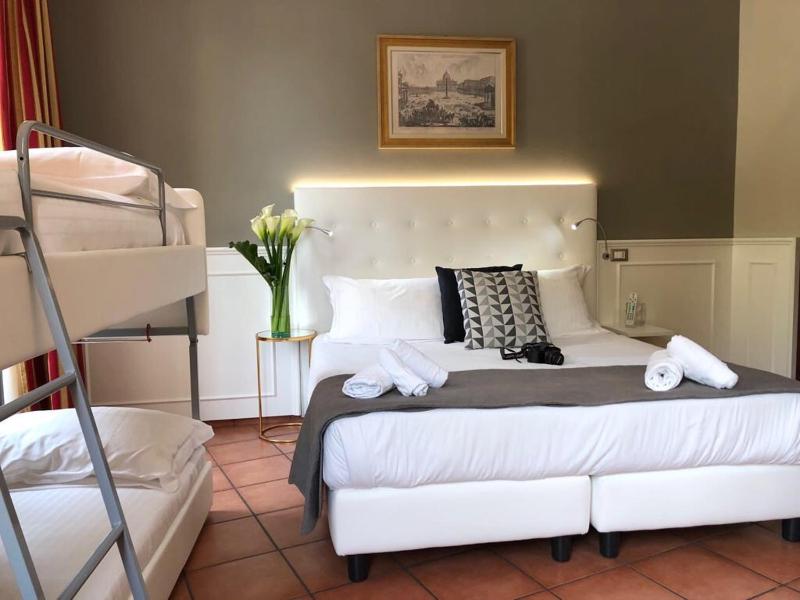Deluxe Double Room image 4