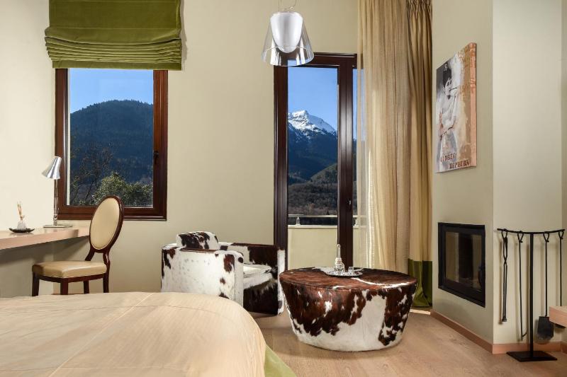 Deluxe Double Room with Fireplace and Forest View image 4