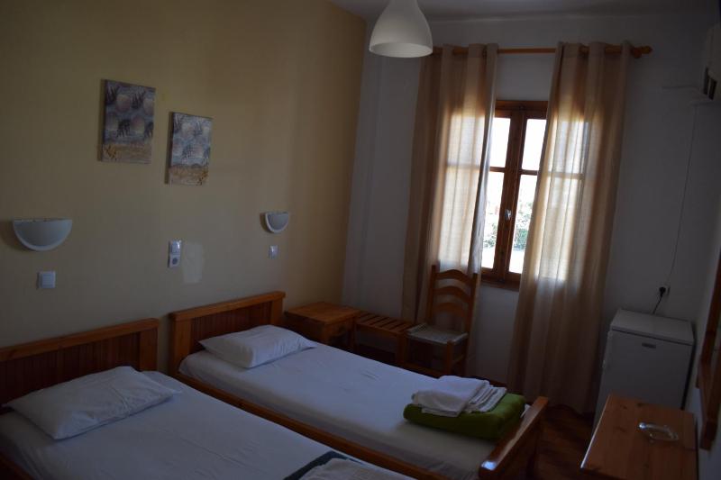 Budget Twin Room image 2