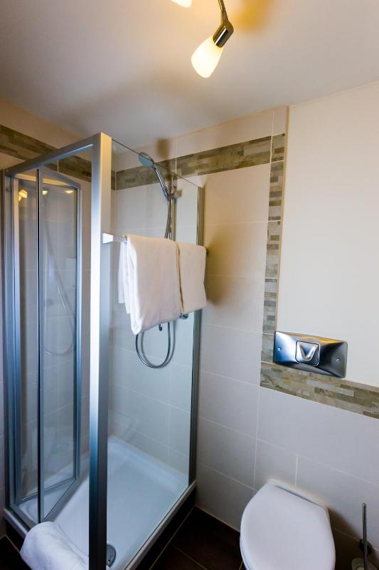 Double Room with Balcony image 3