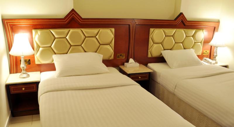 Standard Twin Room image 2