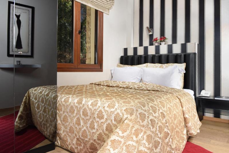 Two Bedroom Family Suite with Fireplace  image 1