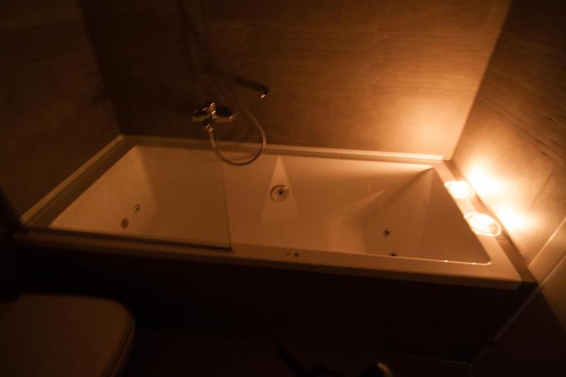 Double Room with Spa Bath image 3