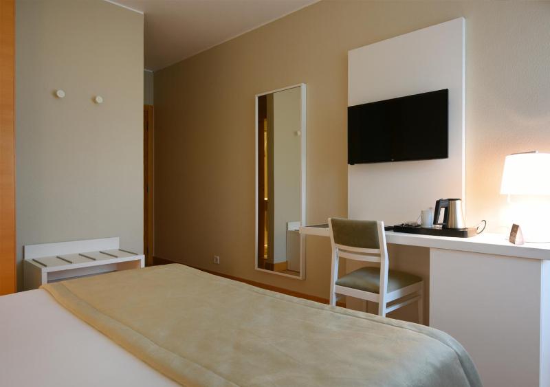 Double Room with City View - 1 or 2 Beds image 3