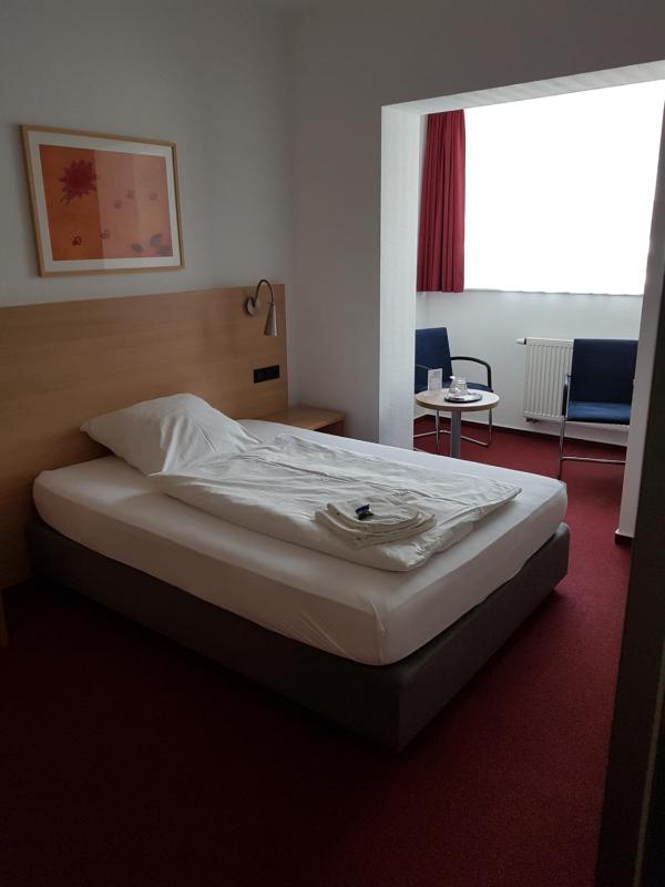 Comfort Single Room image 3