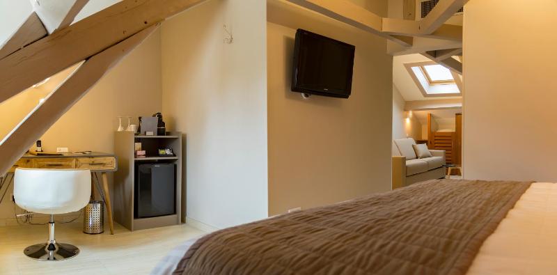 Suite - Attic image 3
