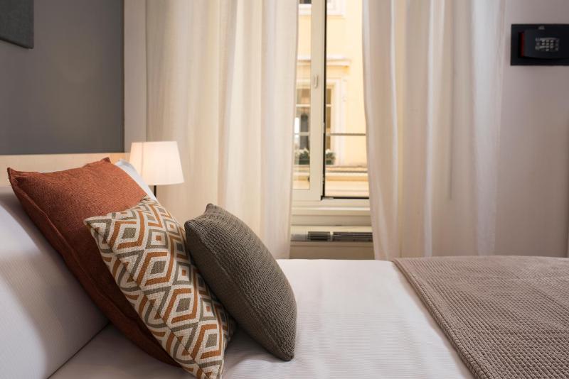 Deluxe Triple Room image 4