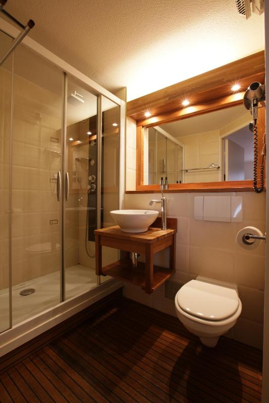 Twin Room image 3