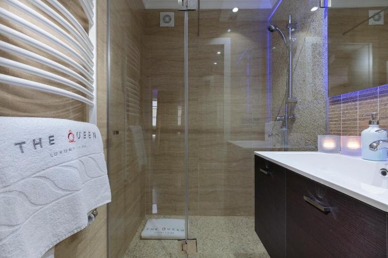 Superior Apartment image 3