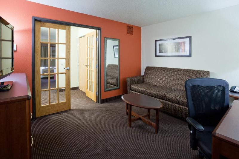 Deluxe King Studio Suite - Non-Smoking image 1