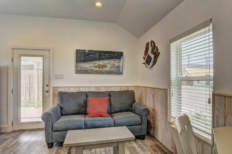 One-Bedroom House image 2