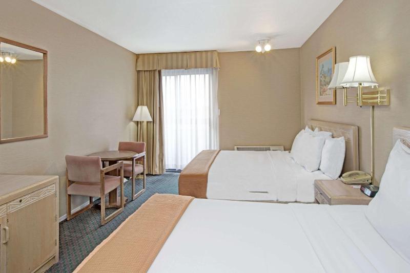 1 Full Bed, Non-Smoking image 3