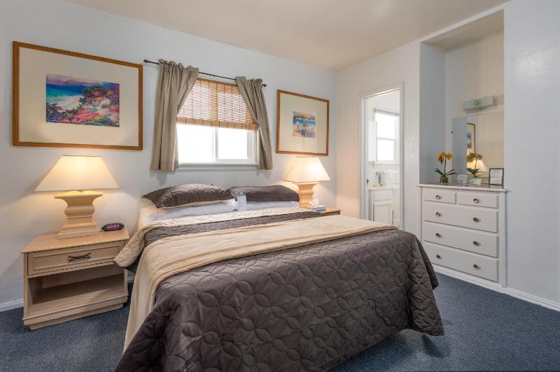 Queen Room image 2