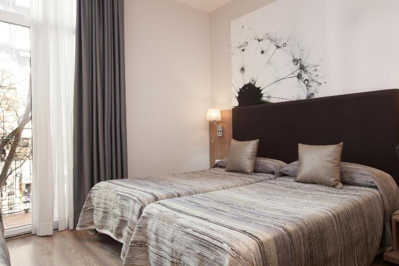 Quadruple Room image 3