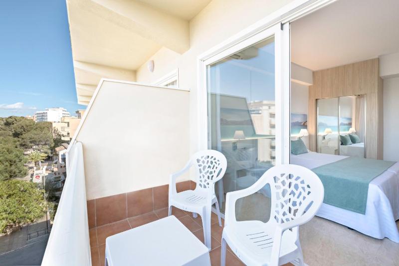 Premium Double Room image 4