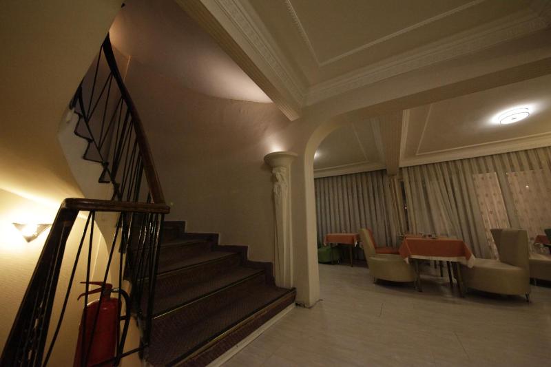 Taksim Hotel Şato - image 13