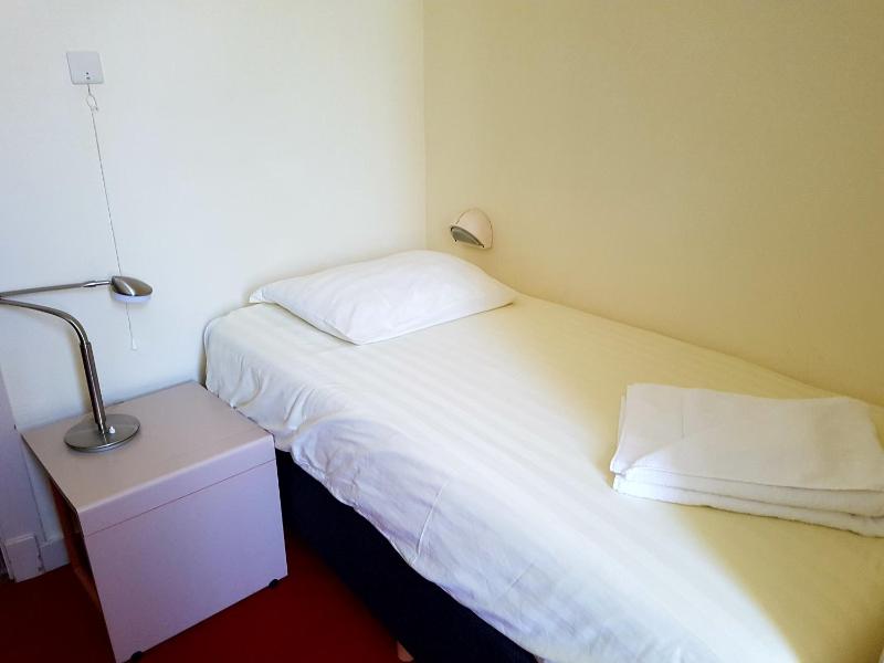 Standard Single Room image 2