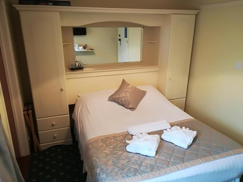 Small Double Room image 2