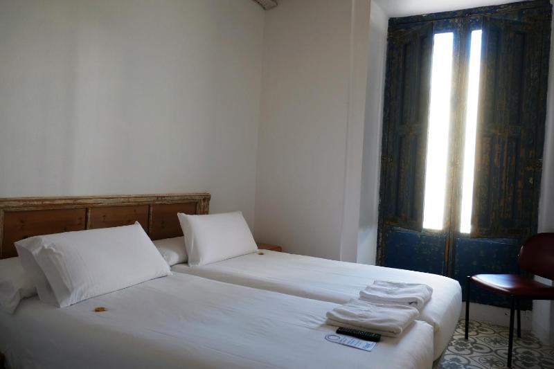 Hotel Pigal - image 11
