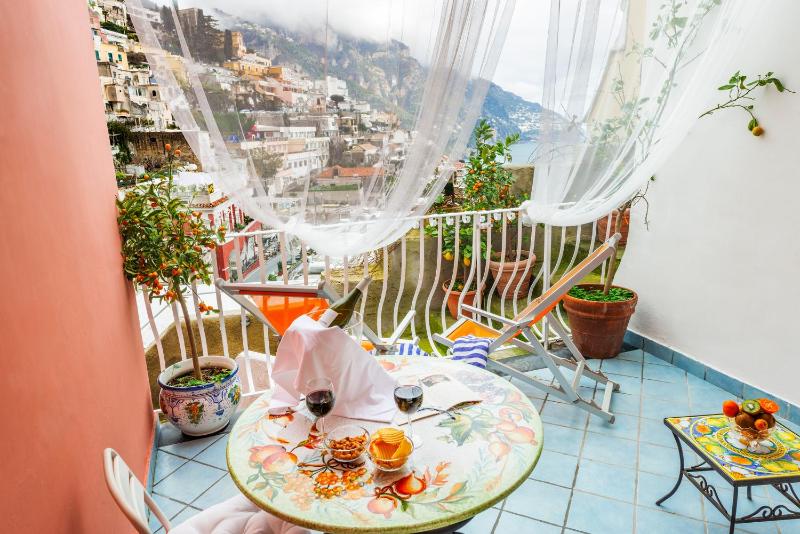 Deluxe Double or Twin Room with City View image 4